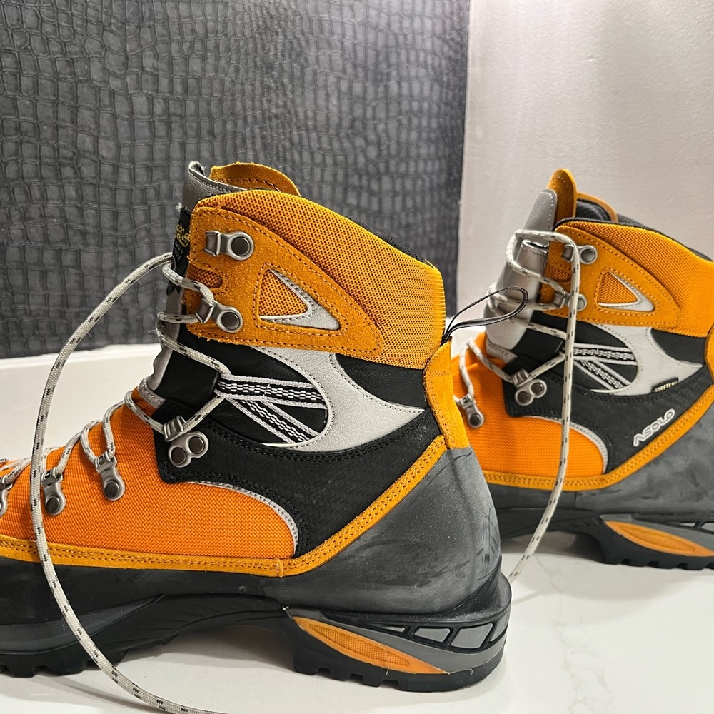 Asolo Size 11 Men's Orange Hiking Boots